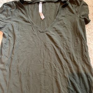 Lululemon tee